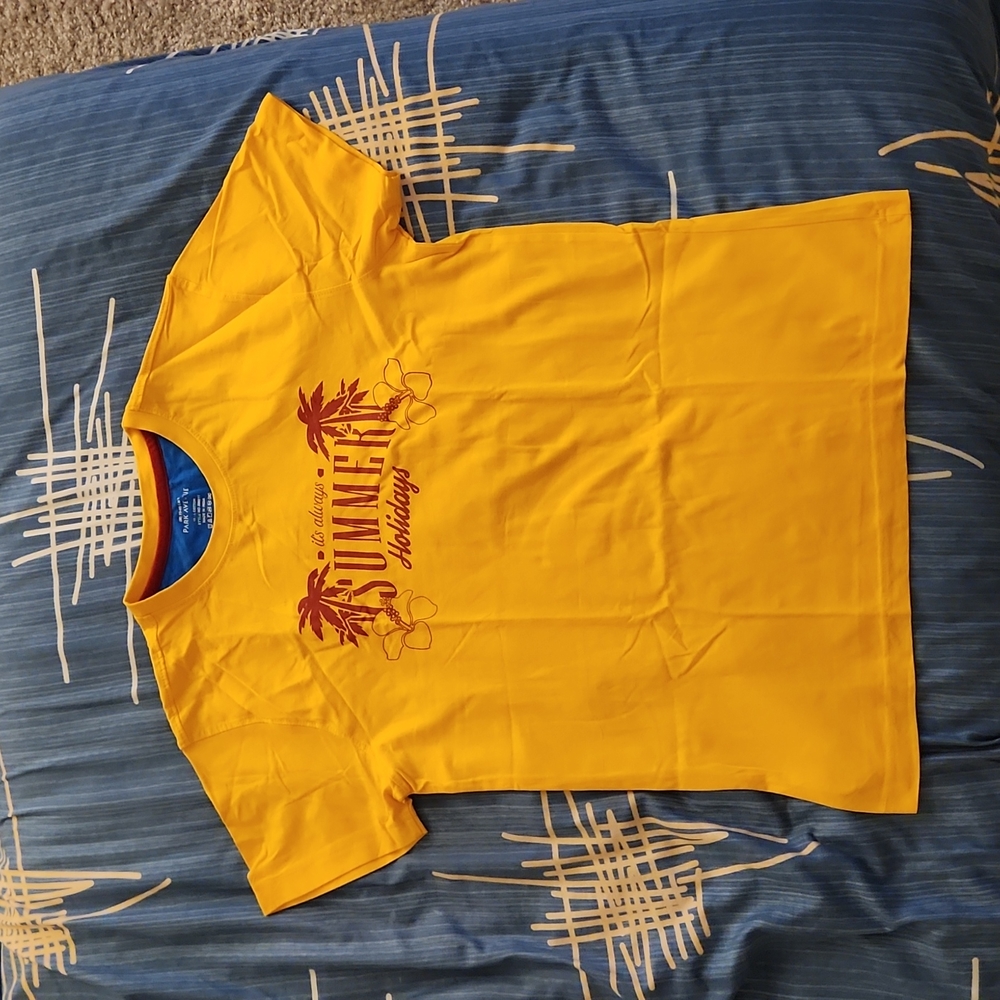 2 T-shirts
